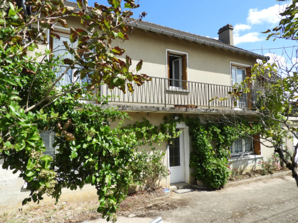 Charmante maison indépendante à Fours avec 4 chambres sur un grand terrain