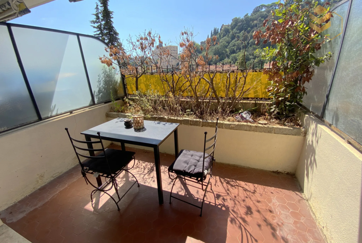 Appartement moderne et verdoyant à Menton avec 2 terrasses 