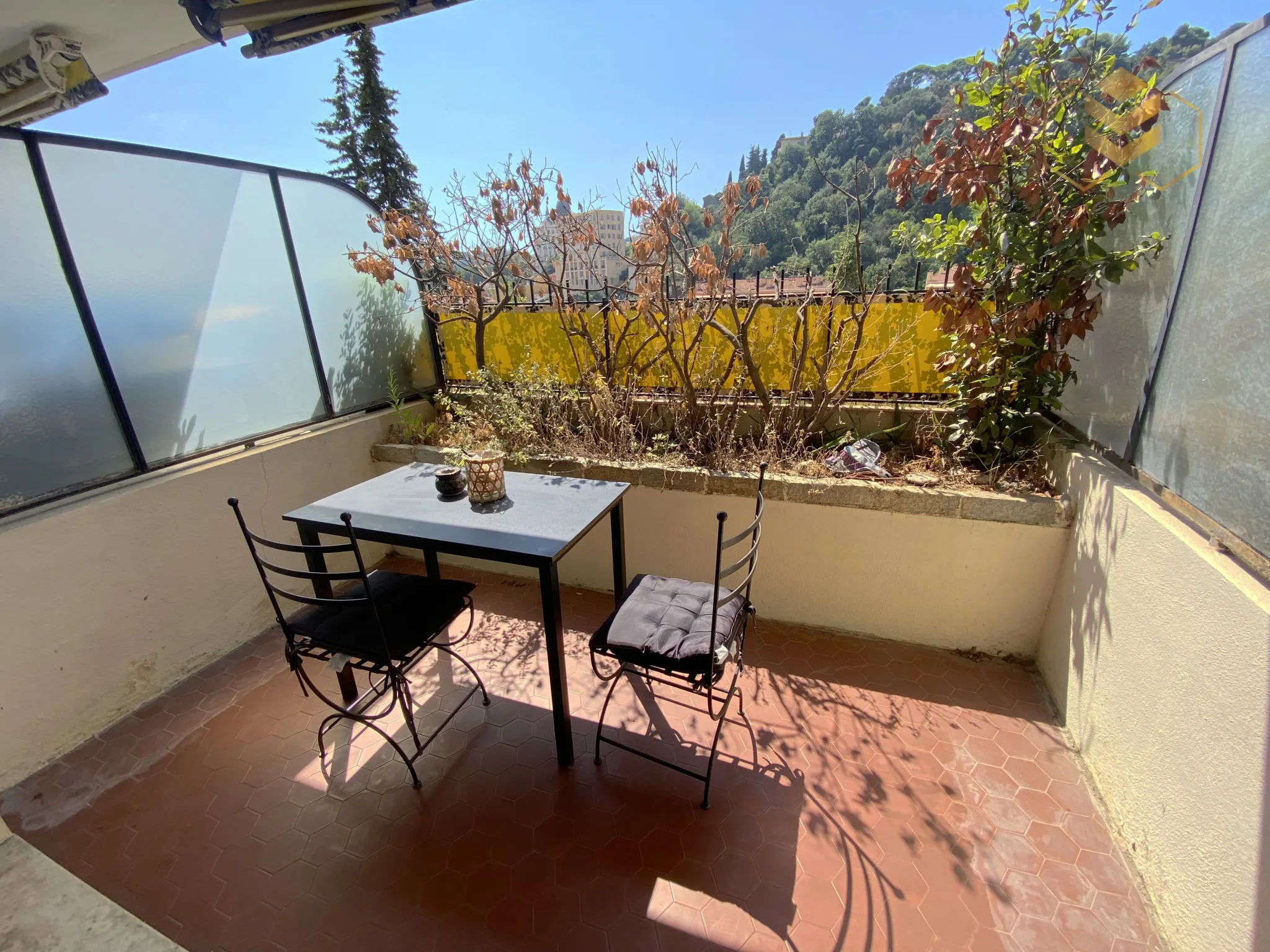 Appartement moderne et verdoyant à Menton avec 2 terrasses 