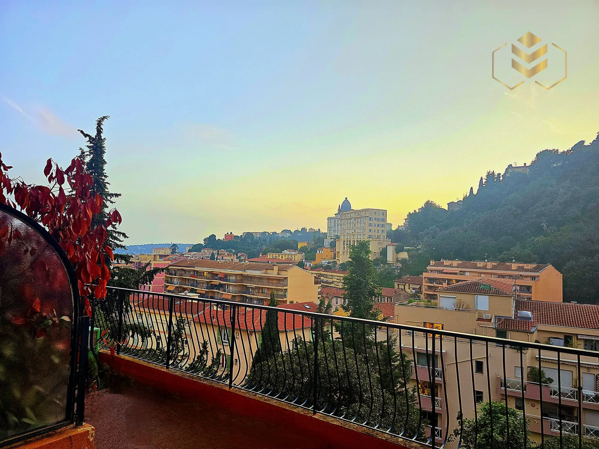 Appartement moderne et verdoyant à Menton avec 2 terrasses 