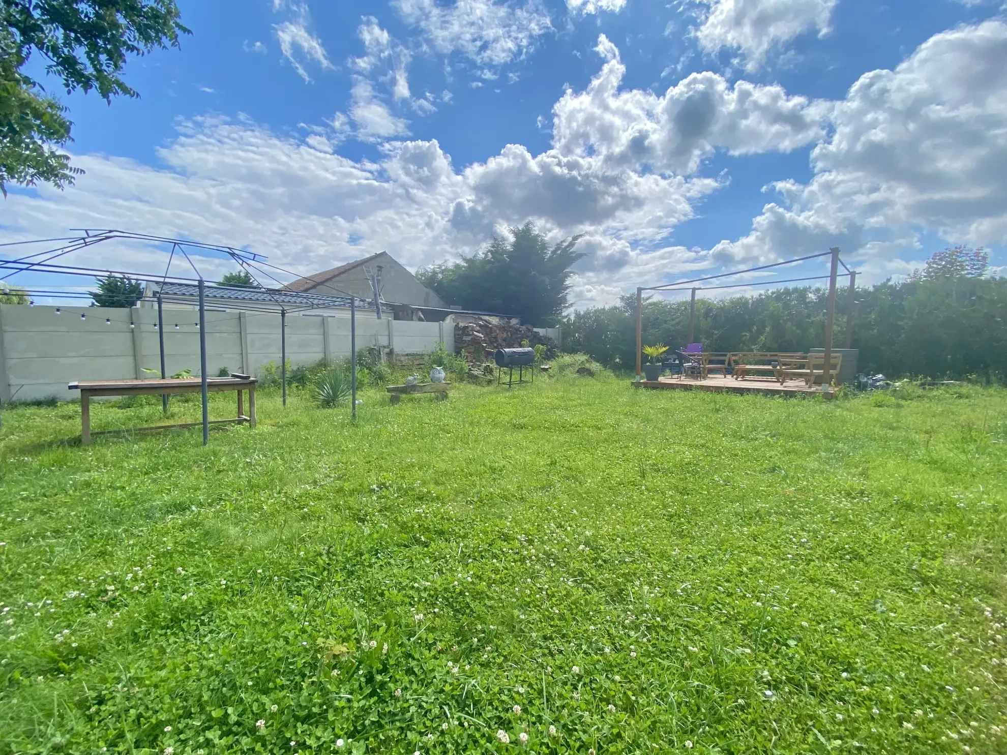 Maison familiale à vendre près du canal à Vierzon 