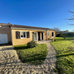 Maison de plain-pied avec 3 garages et piscine chauffée à Thiviers