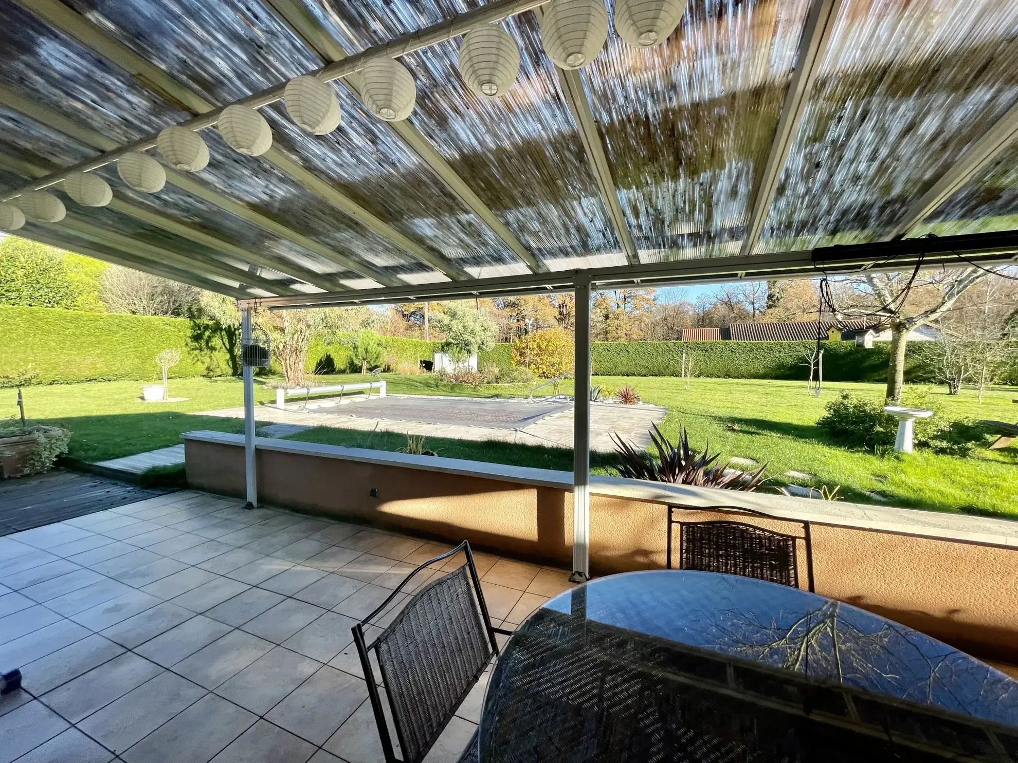 Maison de 107 m² à Thiviers avec piscine et 3 garages 