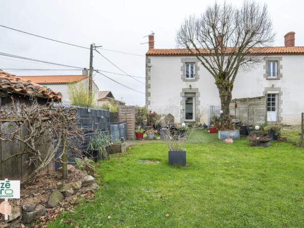 2 Appartements dans une Longère Rénovée avec Locataires en Place