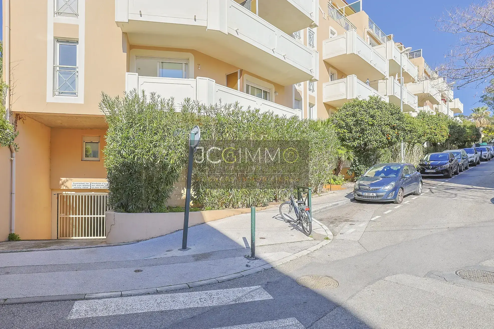 À vendre : Appartement T3 à Hyères avec ascenseur, balcon et parking 