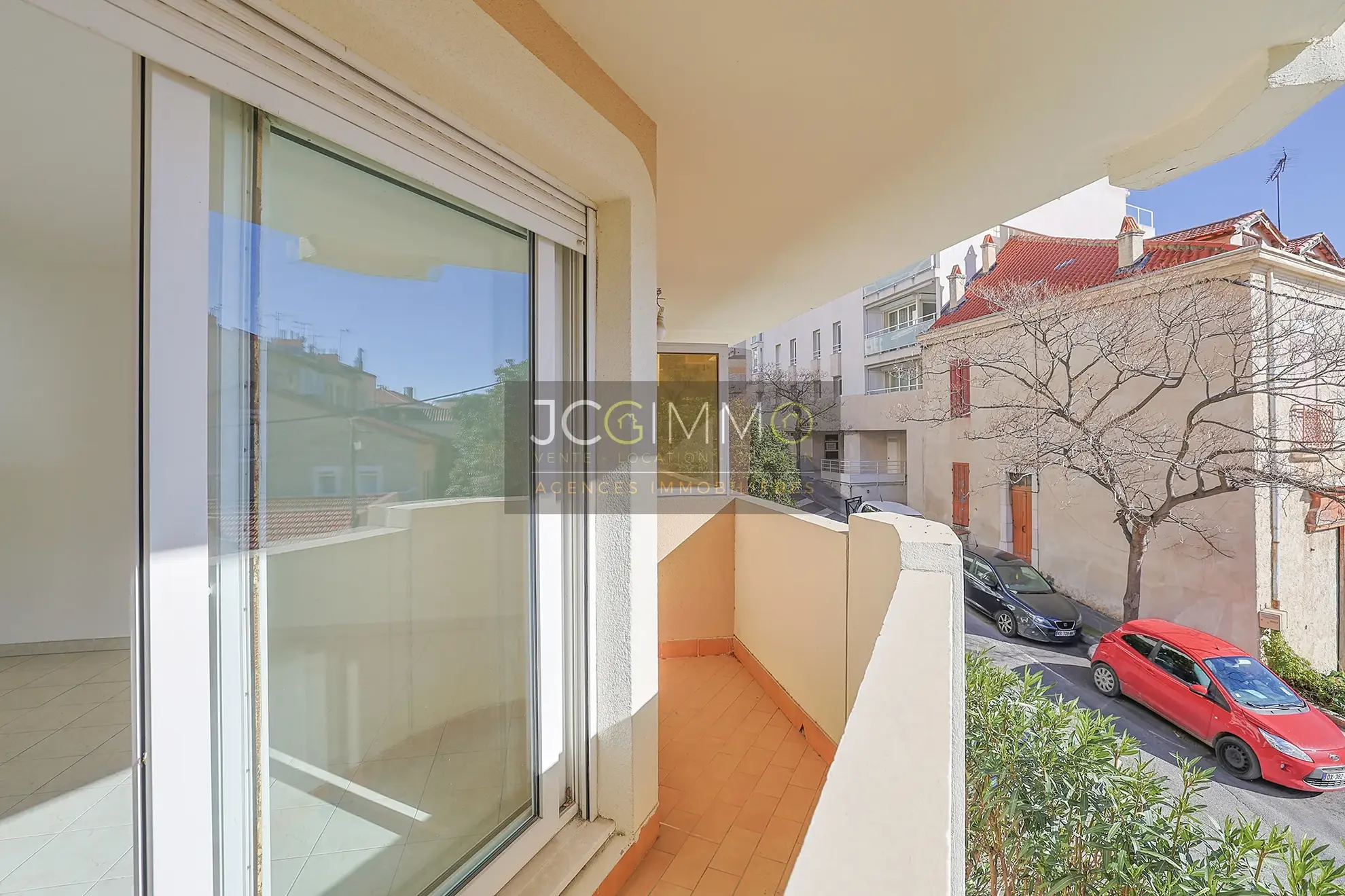 À vendre : Appartement T3 à Hyères avec ascenseur, balcon et parking 