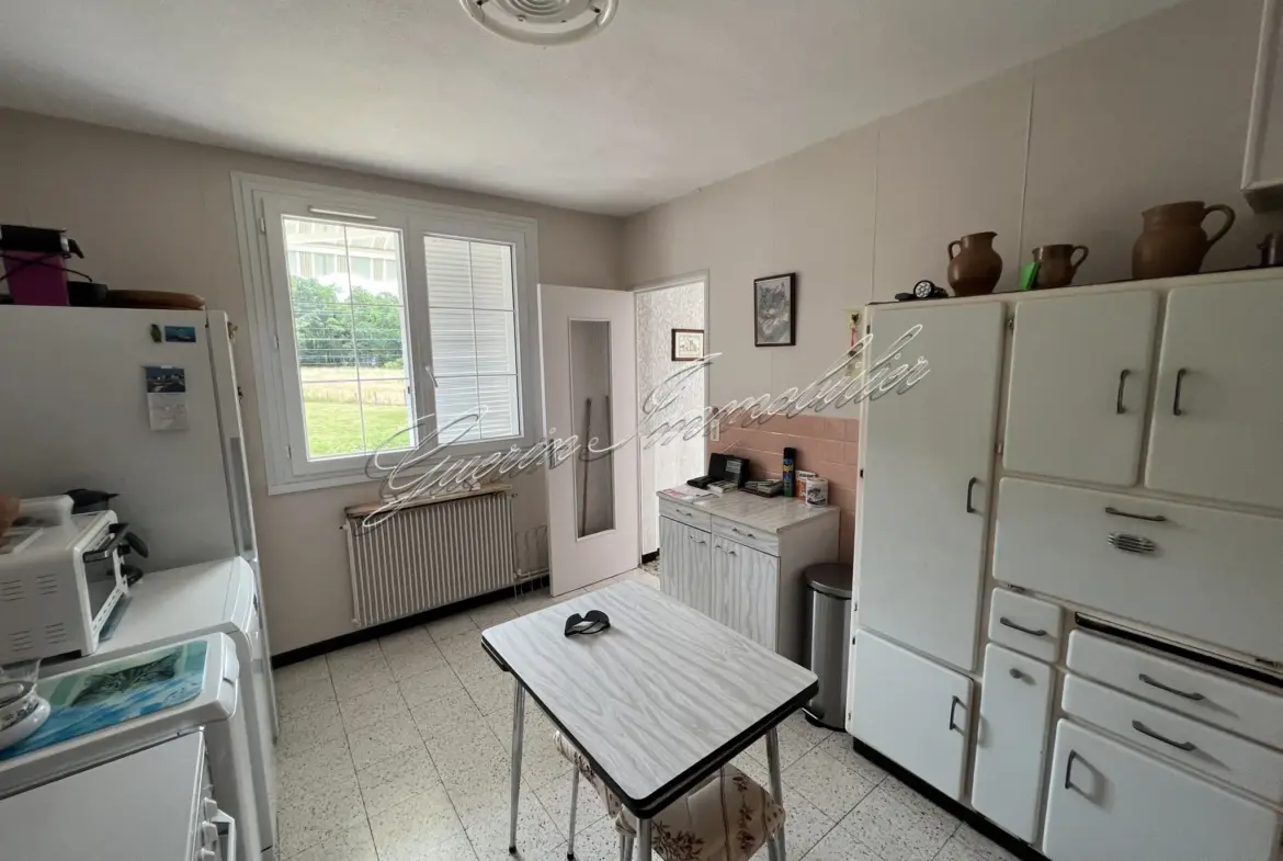 Maison lumineuse à vendre à La Guerche-Sur-L'Aubois - 125 m² 