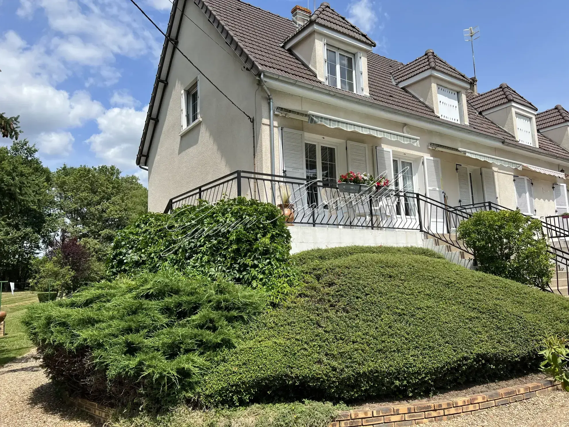 Maison lumineuse à vendre à La Guerche-Sur-L'Aubois - 125 m² 