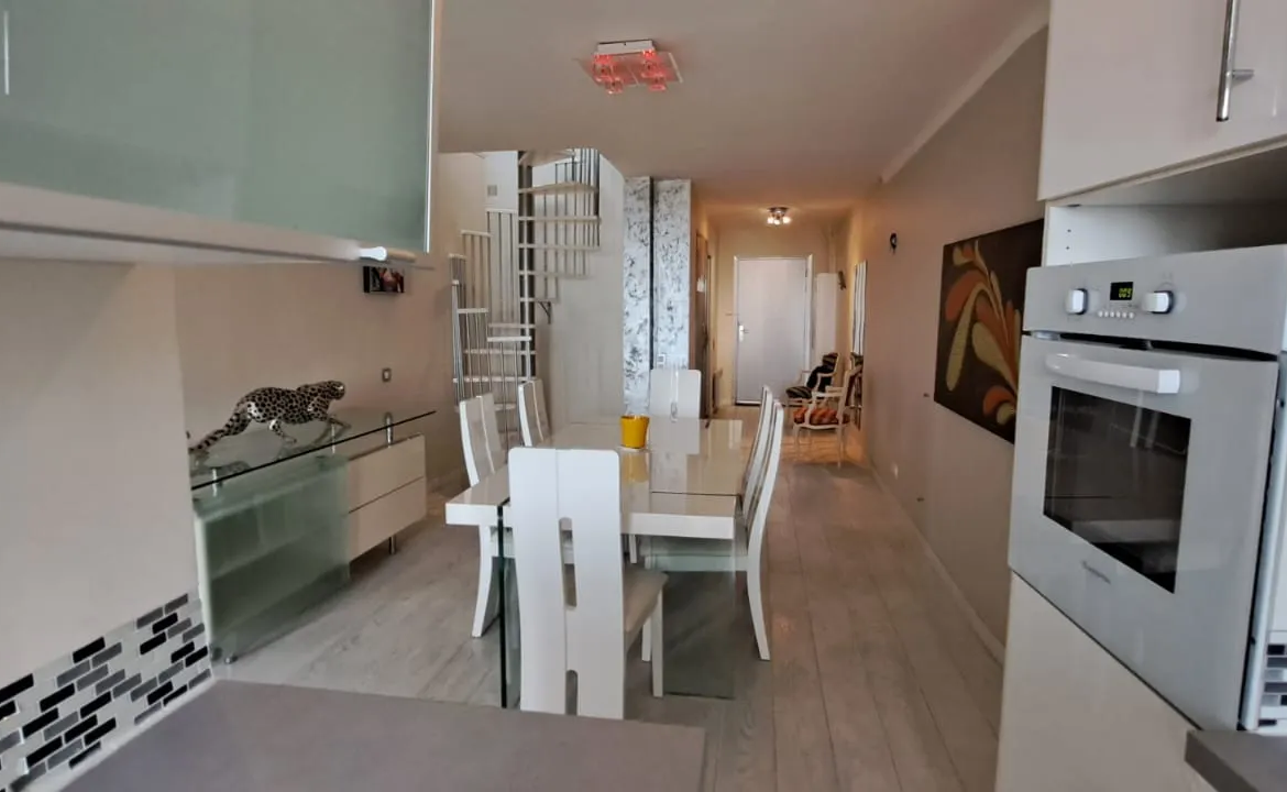 Appartement Design en Duplex à Grasse avec Vue Panoramique 