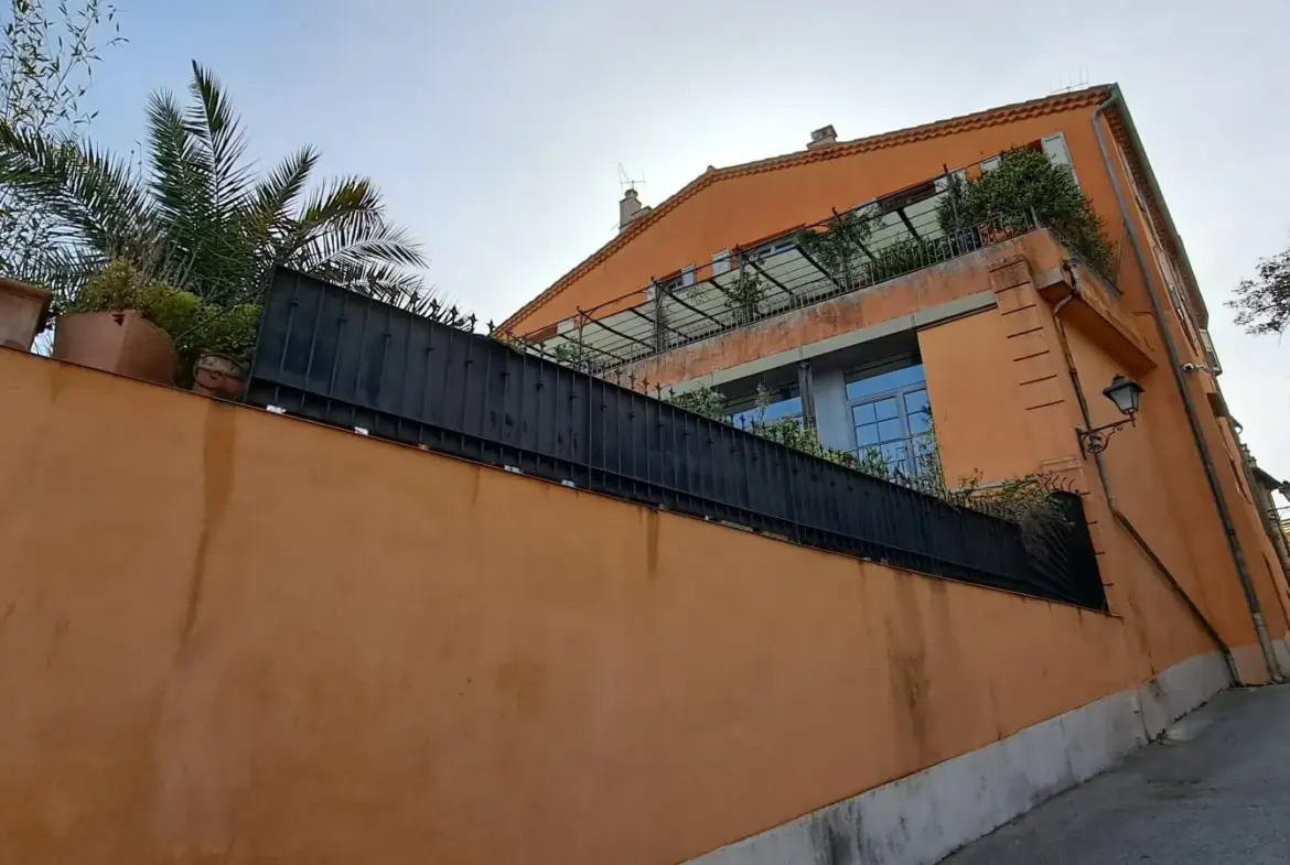 Appartement Design en Duplex à Grasse avec Vue Panoramique 