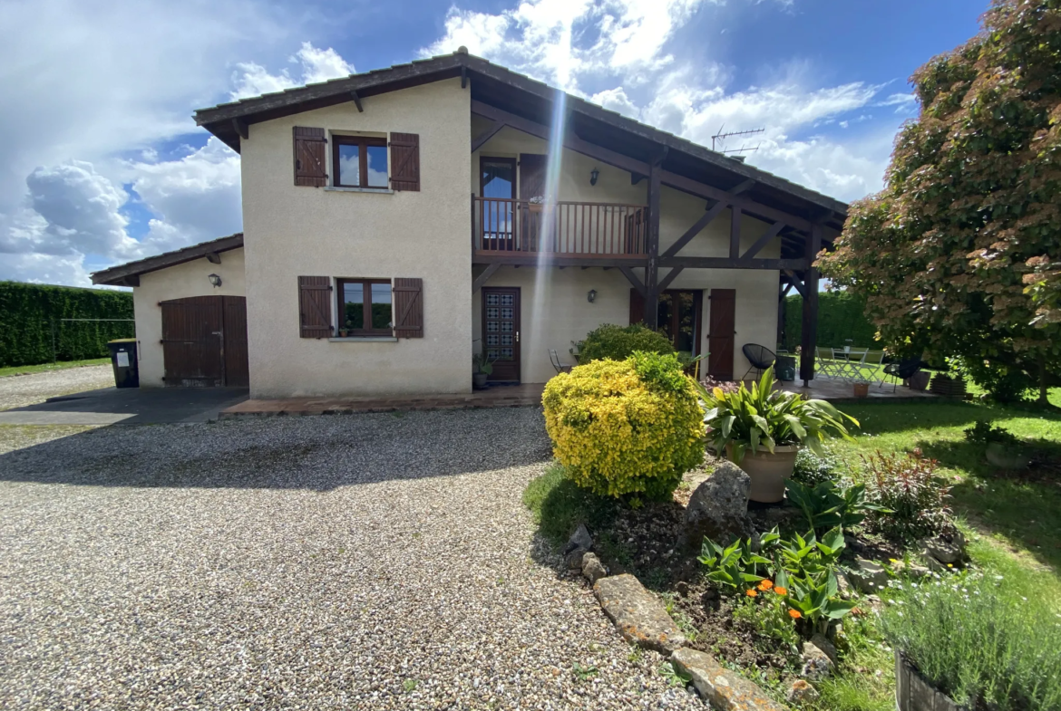 Maison 5 pièces avec garage et jardin de 2228 m2 à Loupiac de La Réole 