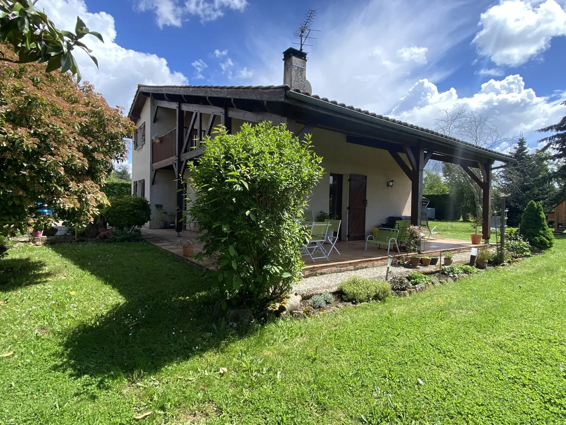 Maison 5 pièces avec garage et jardin de 2228 m2 à Loupiac de La Réole 