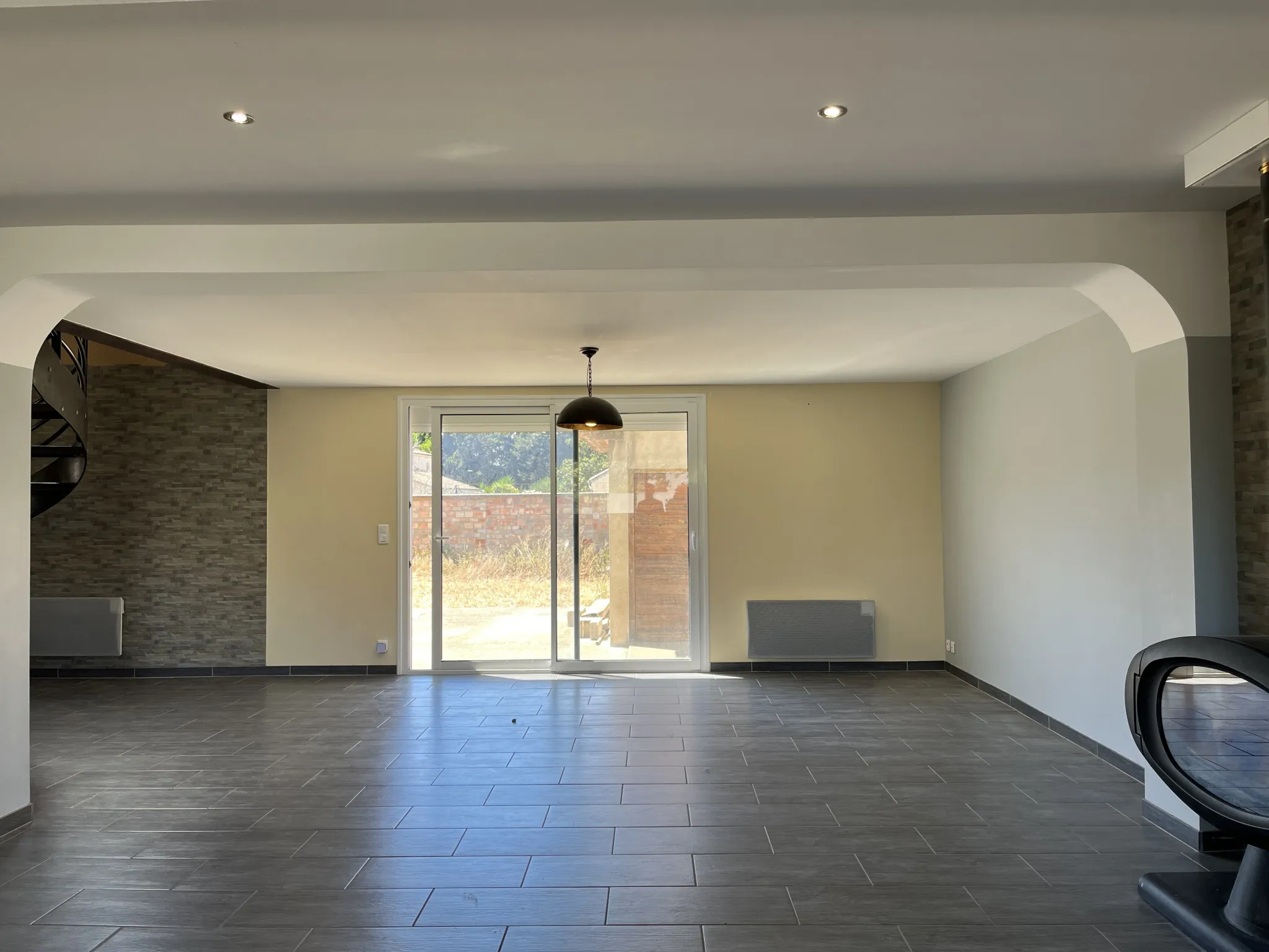 Maison à Lézignan-Corbières - 4 chambres, piscine et garage 