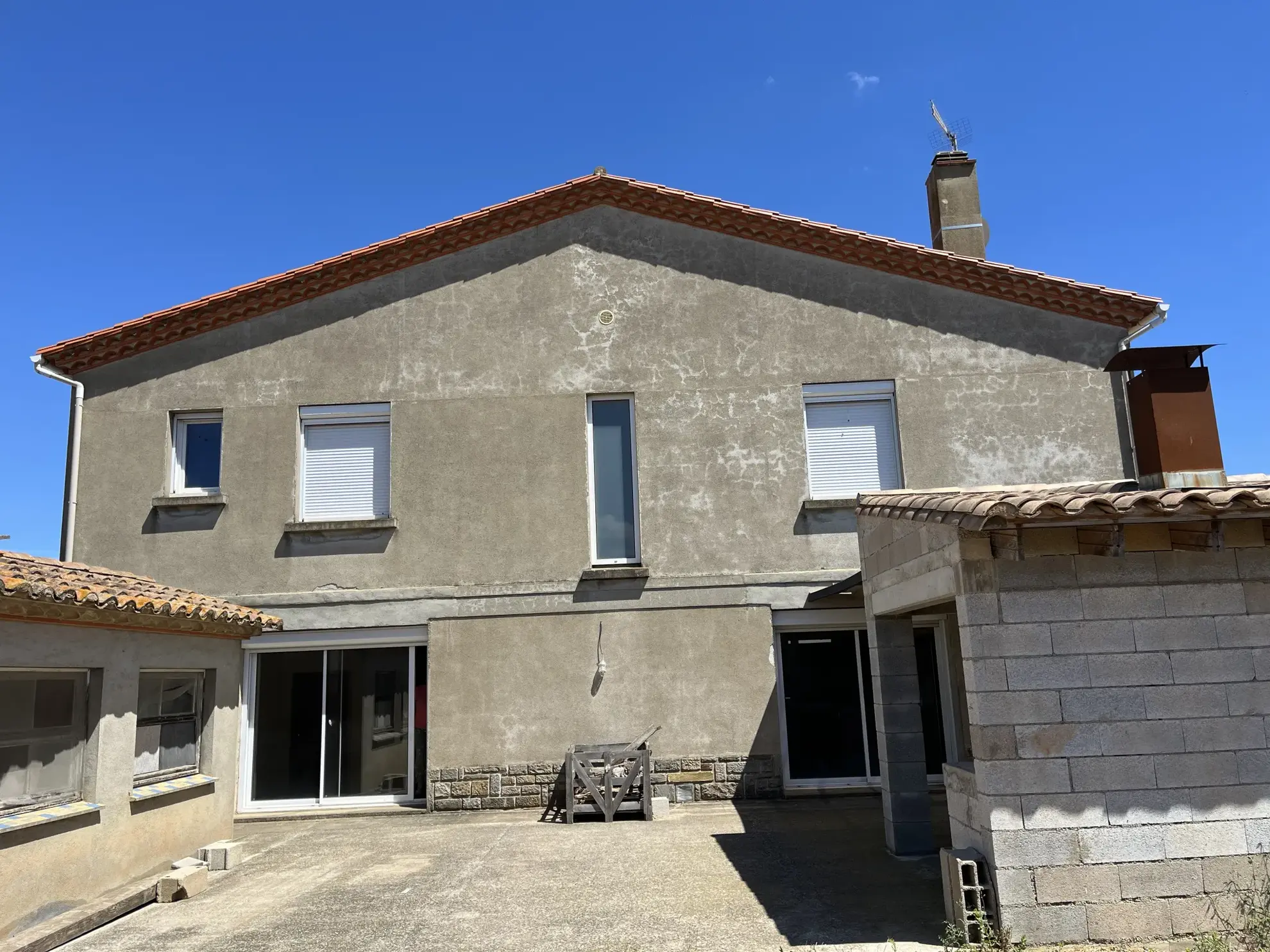 Maison à Lézignan-Corbières - 4 chambres, piscine et garage 