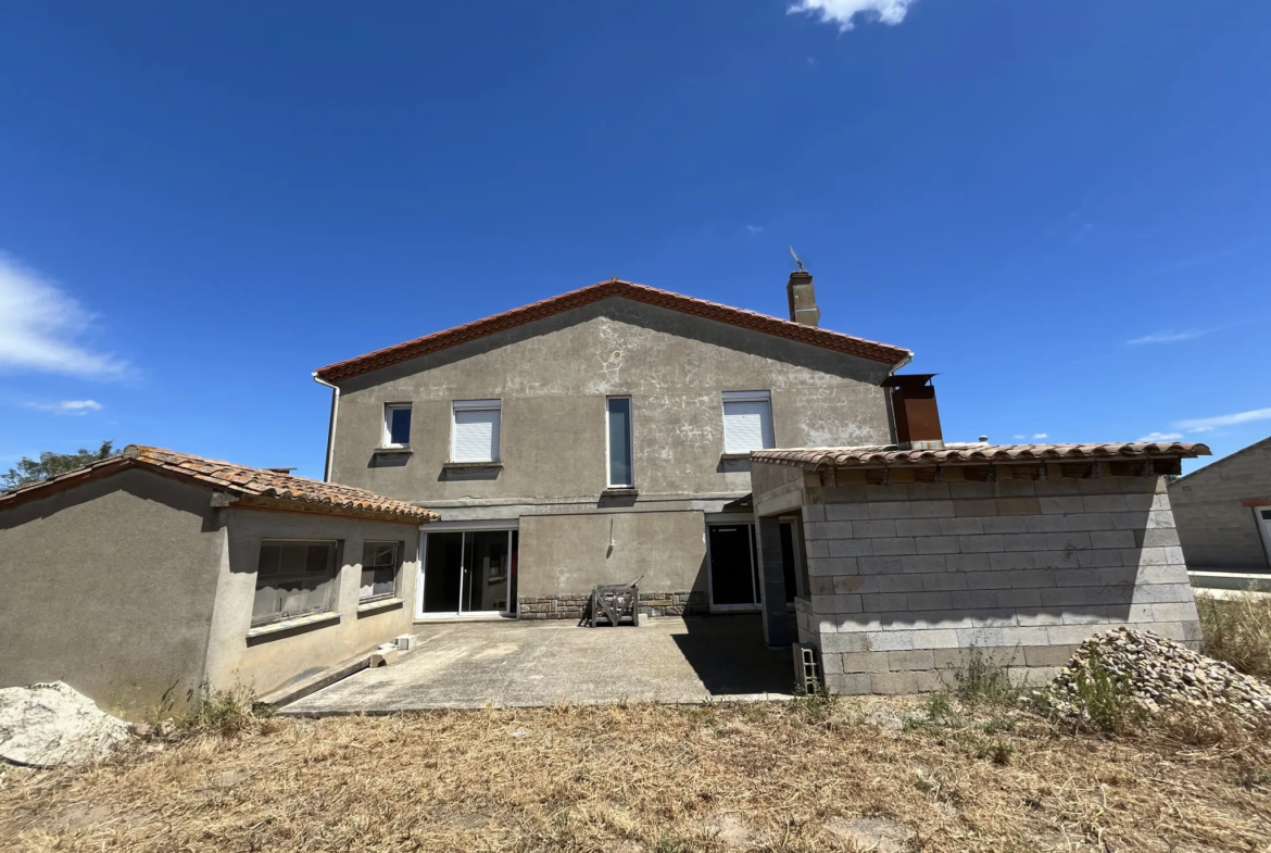 Maison à Lézignan-Corbières - 4 chambres, piscine et garage 