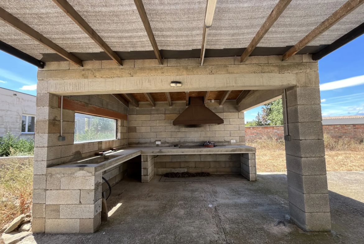 Maison à Lézignan-Corbières - 4 chambres, piscine et garage 