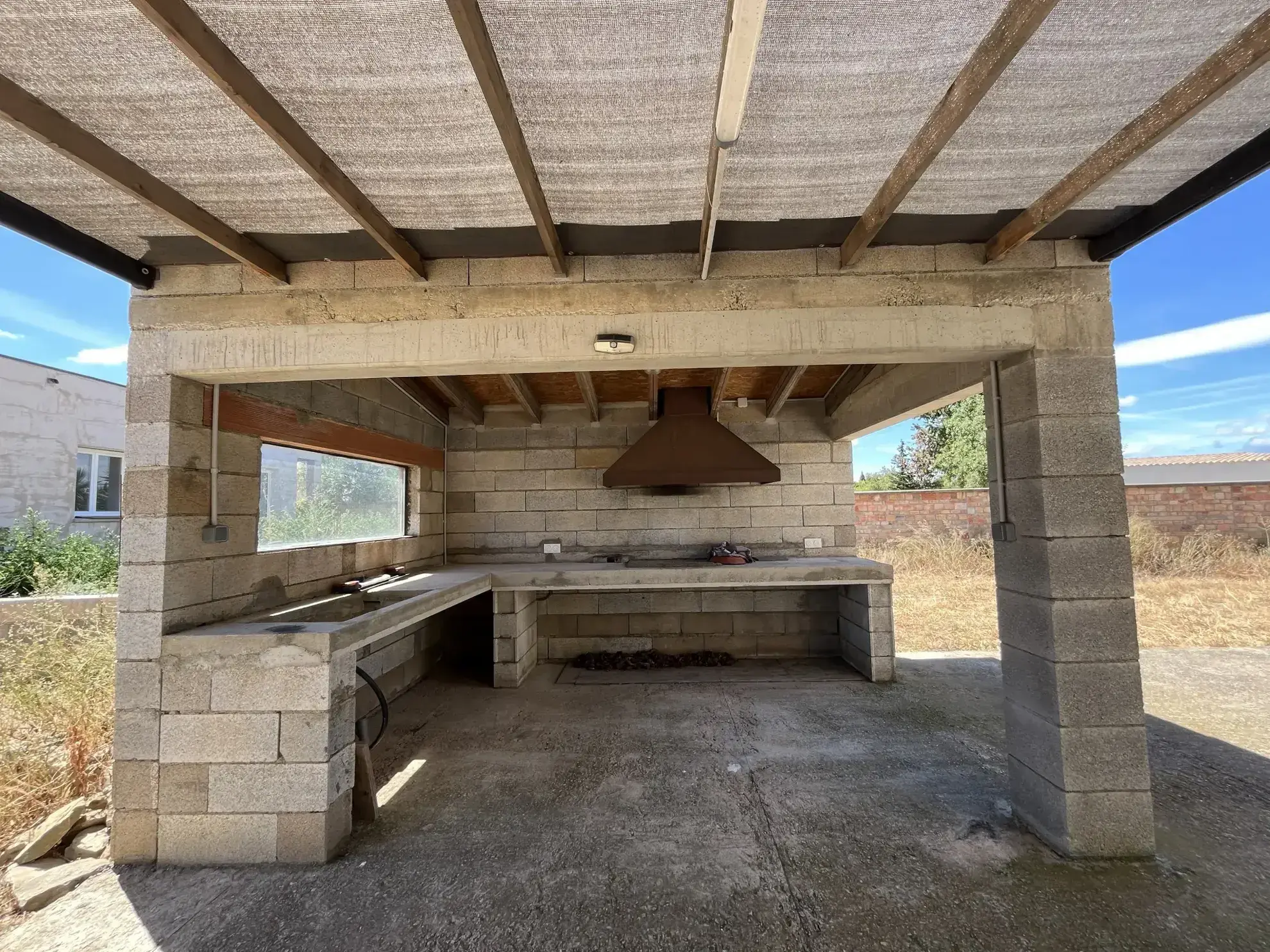 Maison à Lézignan-Corbières - 4 chambres, piscine et garage 