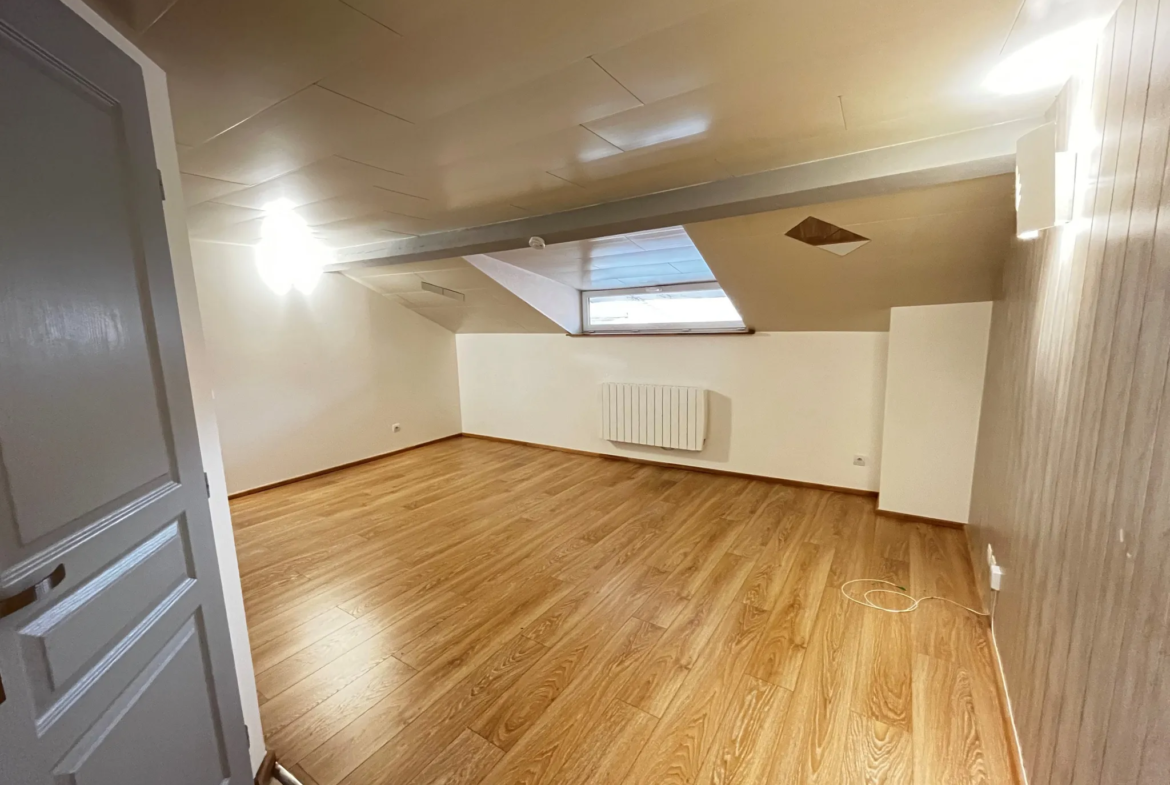 Appartement studio rénové à Montbéliard - Investissement idéal 