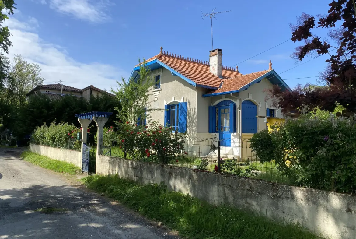 Maison à rénover au bord du canal à Hure 