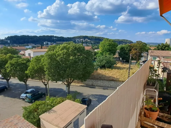 Appartement rénové lumineux à Gardanne - 75 m², 3 chambres