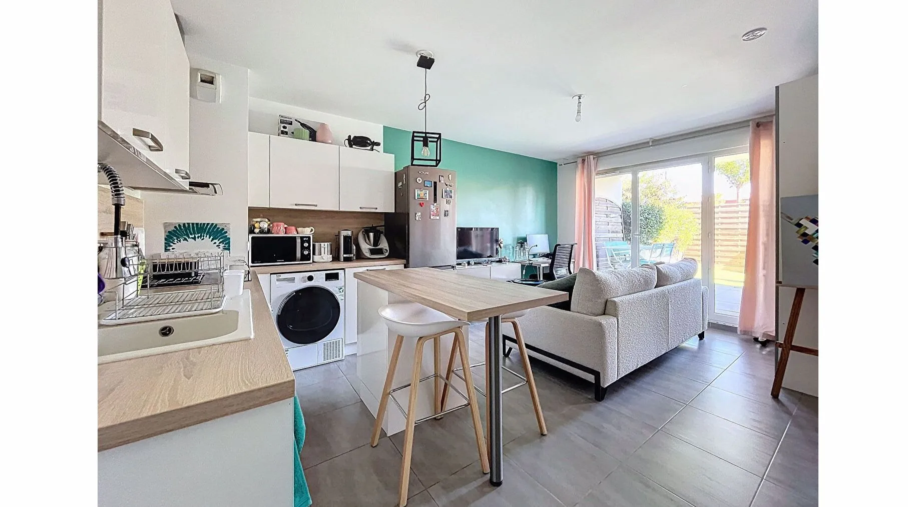 Charmant appartement de 37 m2 à Gardanne avec terrasse et box 