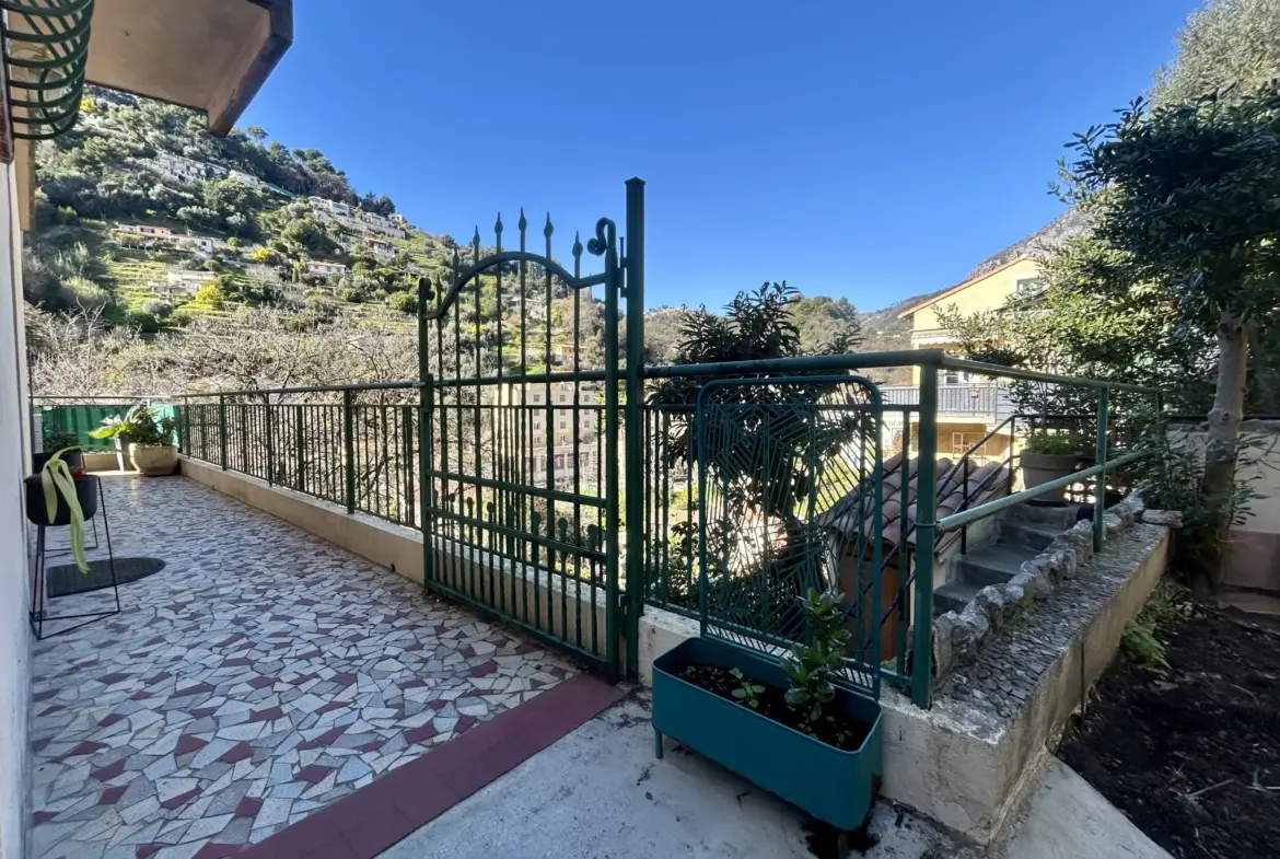 Vente T2 spacieuse à Menton avec terrasse et jardin 