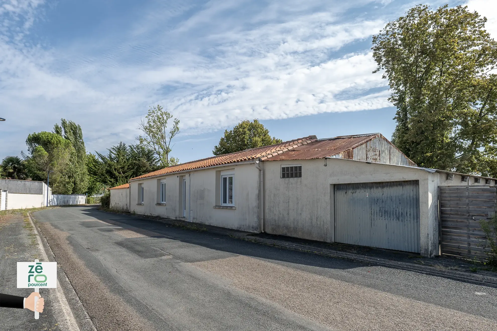 Longère à vendre à Grues - 5 chambres, piscine et jardin 