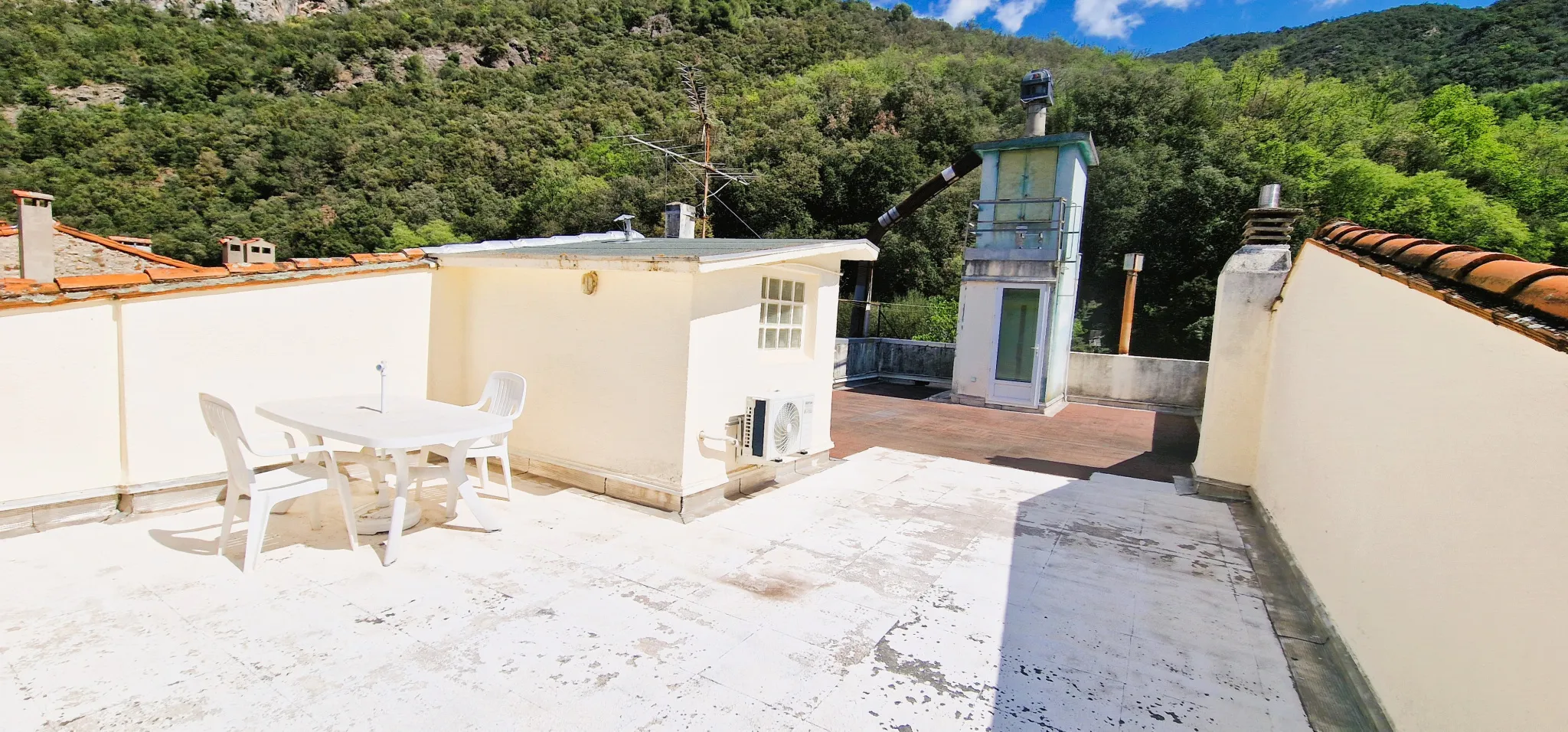 Appartement T1 à vendre à Amélie-les-Bains avec terrasse commune 