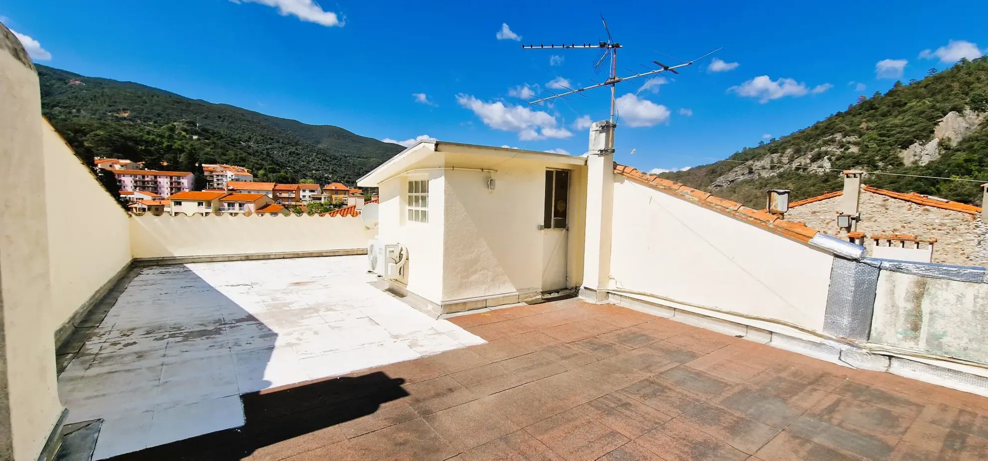 Appartement T1 à vendre à Amélie-les-Bains avec terrasse commune 