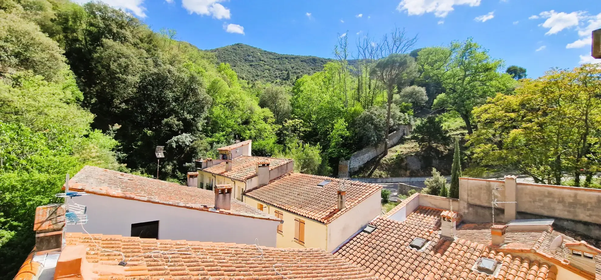 Appartement T1 à vendre à Amélie-les-Bains avec terrasse commune 