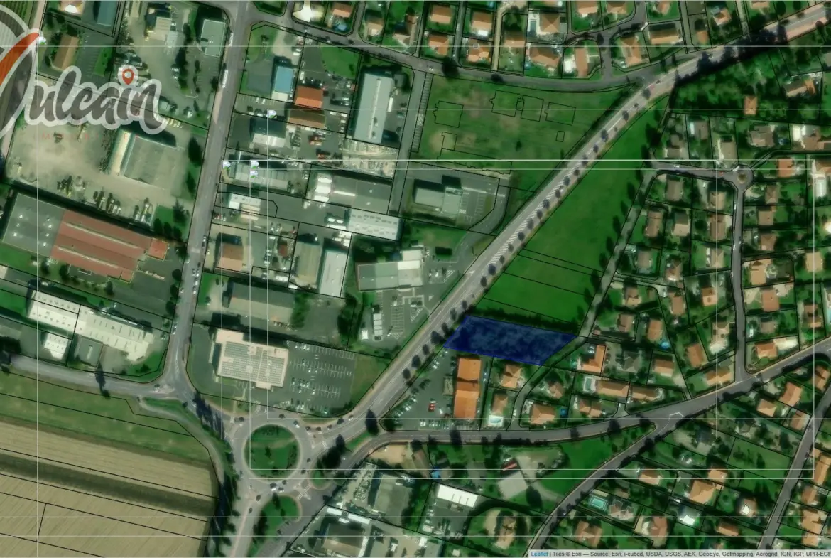 Terrain constructible de 2419 m² à Pont du Château 