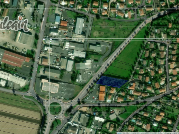 Terrain constructible de 2419 m² à Pont du Château