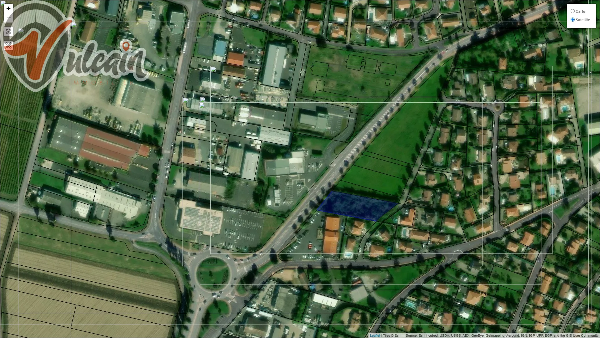 Terrain constructible de 2419 m² à Pont du Château 