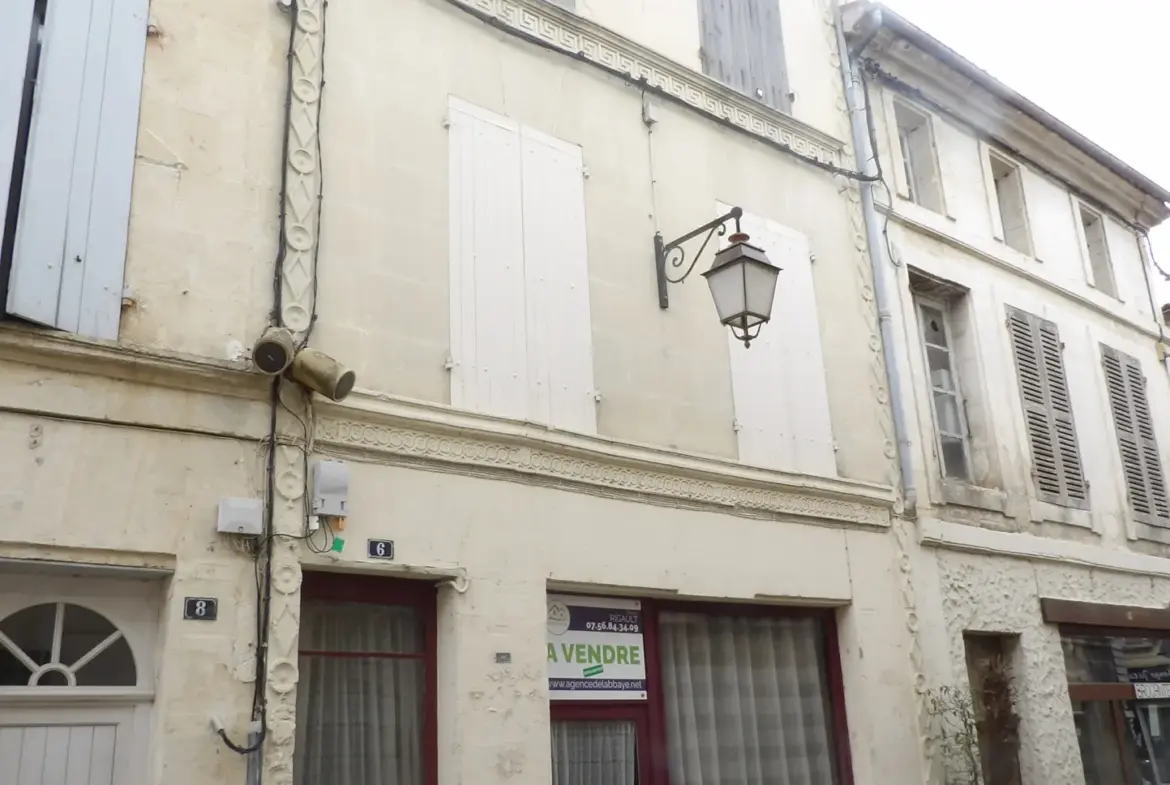 Immeuble à rénover avec vue sur la Charente à Saint-Savinien 