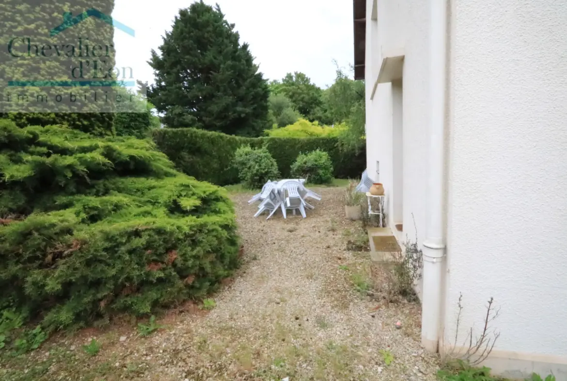 Villa spacieuse à vendre à Tonnerre - 5 chambres, jardin et maison d'amis 