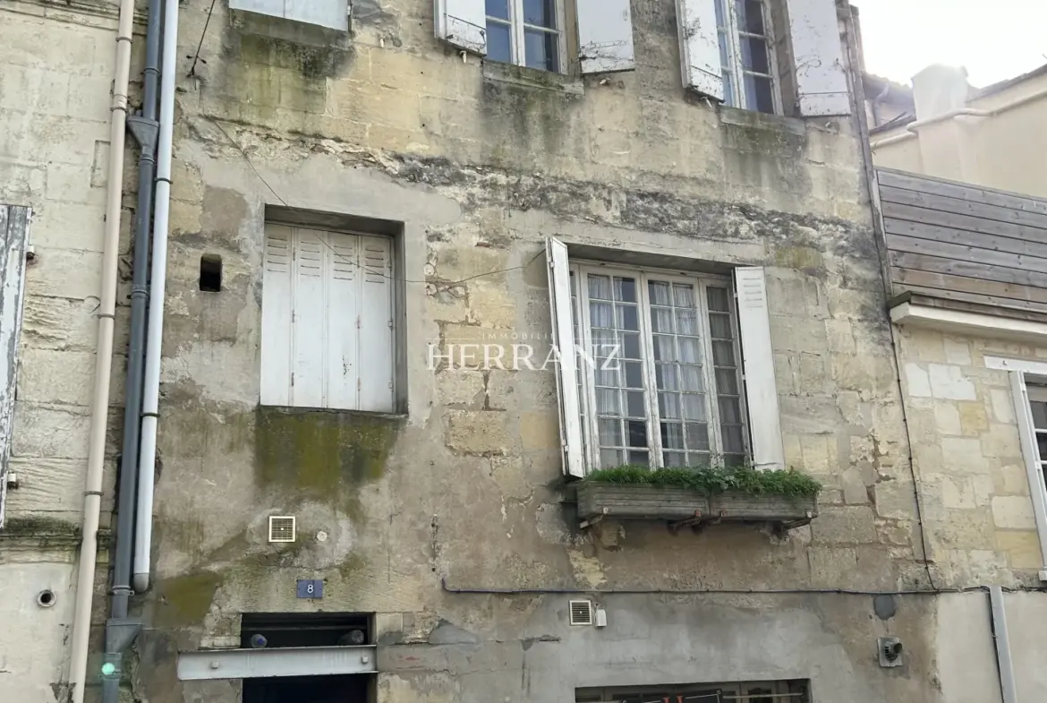 Immeuble d'Habitation avec Local Commercial à Libourne 