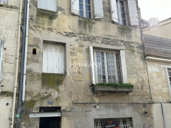 Immeuble d'Habitation avec Local Commercial à Libourne