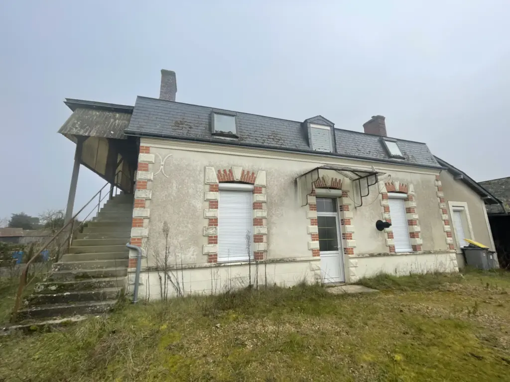 Maison ancienne à vendre près de Noyant - 95 m² sur 4800 m² de terrain