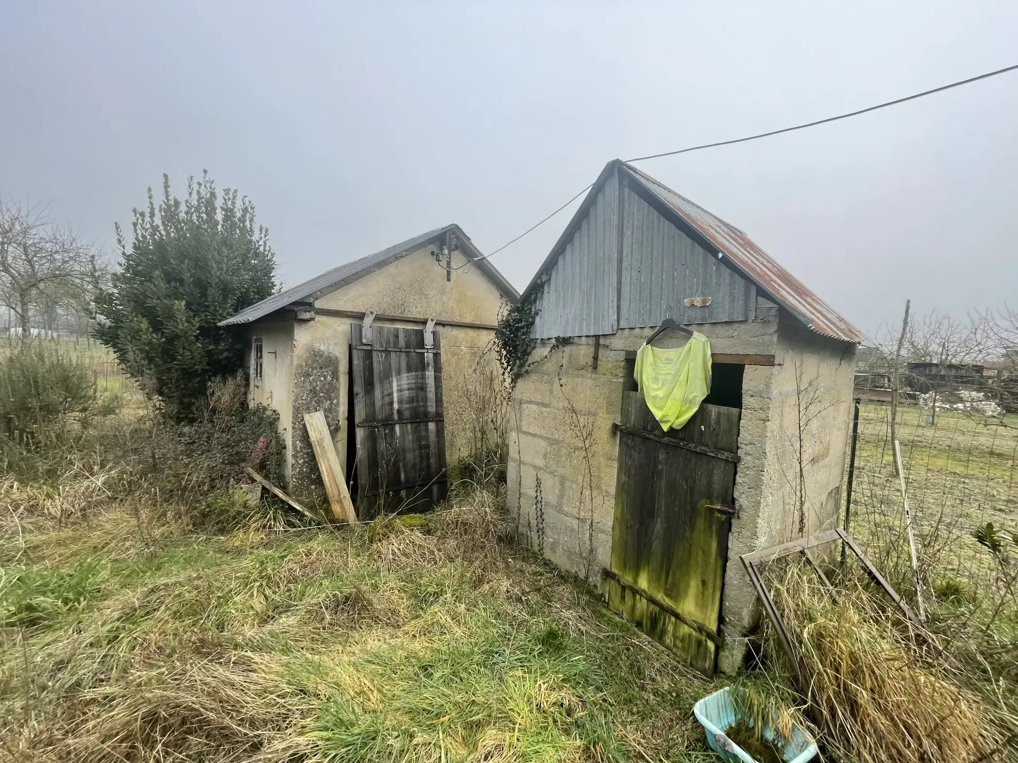 Maison ancienne à vendre près de Noyant - 95 m² sur 4800 m² de terrain 