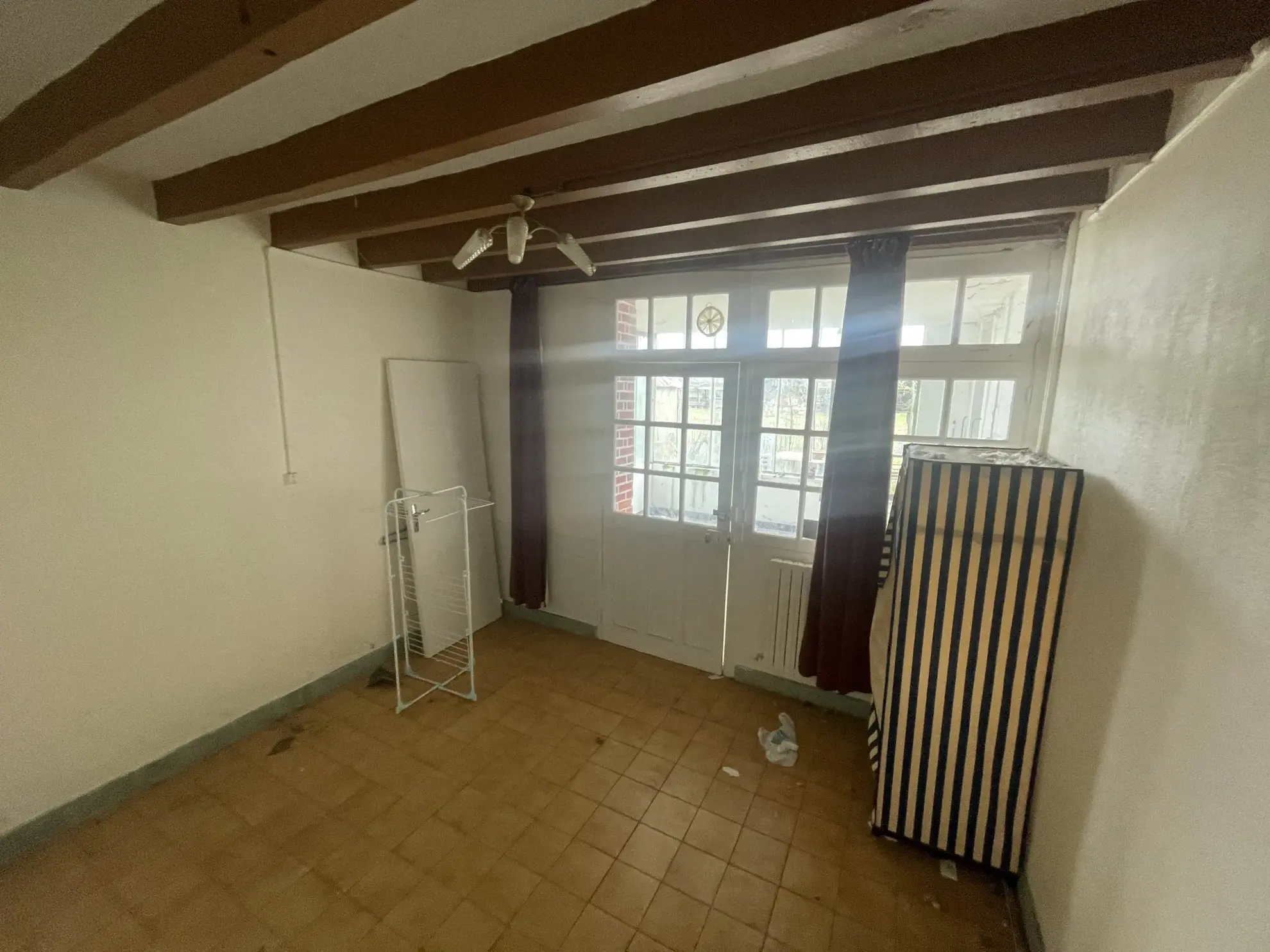 Maison ancienne à vendre près de Noyant - 95 m² sur 4800 m² de terrain 