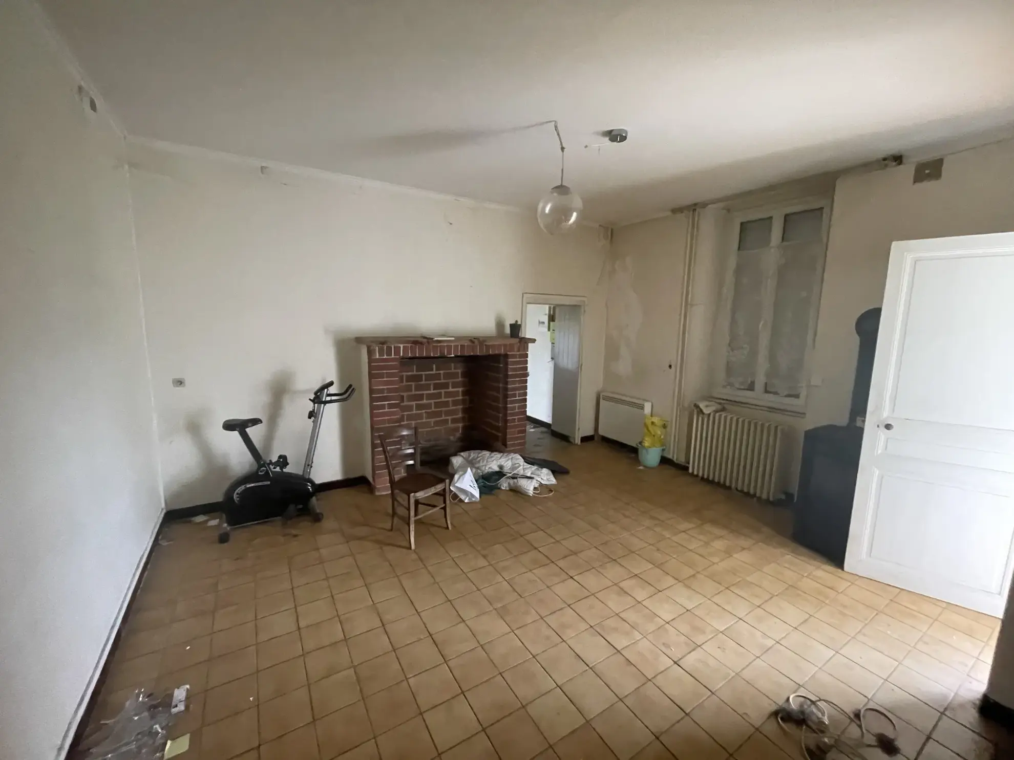 Maison ancienne à vendre près de Noyant - 95 m² sur 4800 m² de terrain 