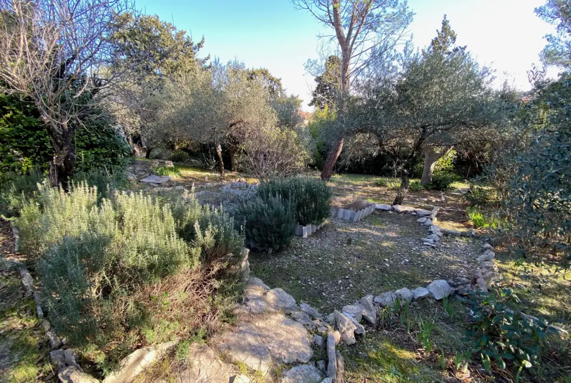 Terrain Constructible Viabilisé à Nîmes, Quartier La Gazelle 