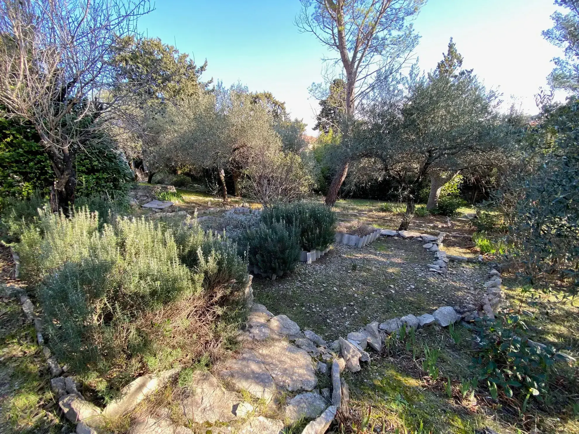 Terrain Constructible Viabilisé à Nîmes, Quartier La Gazelle 