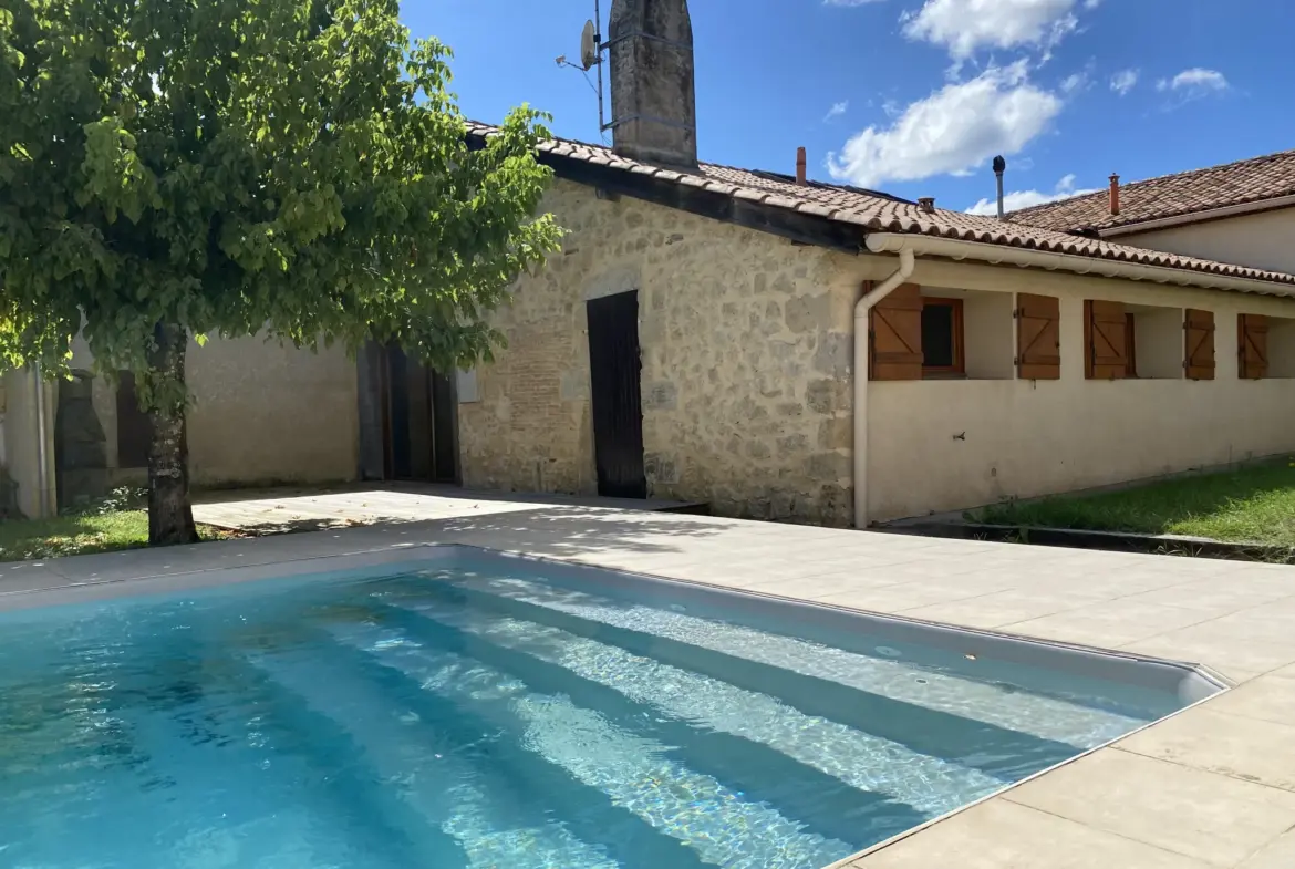 Charmante maison en pierre de 136 m² avec piscine à Bernos Beaulac 