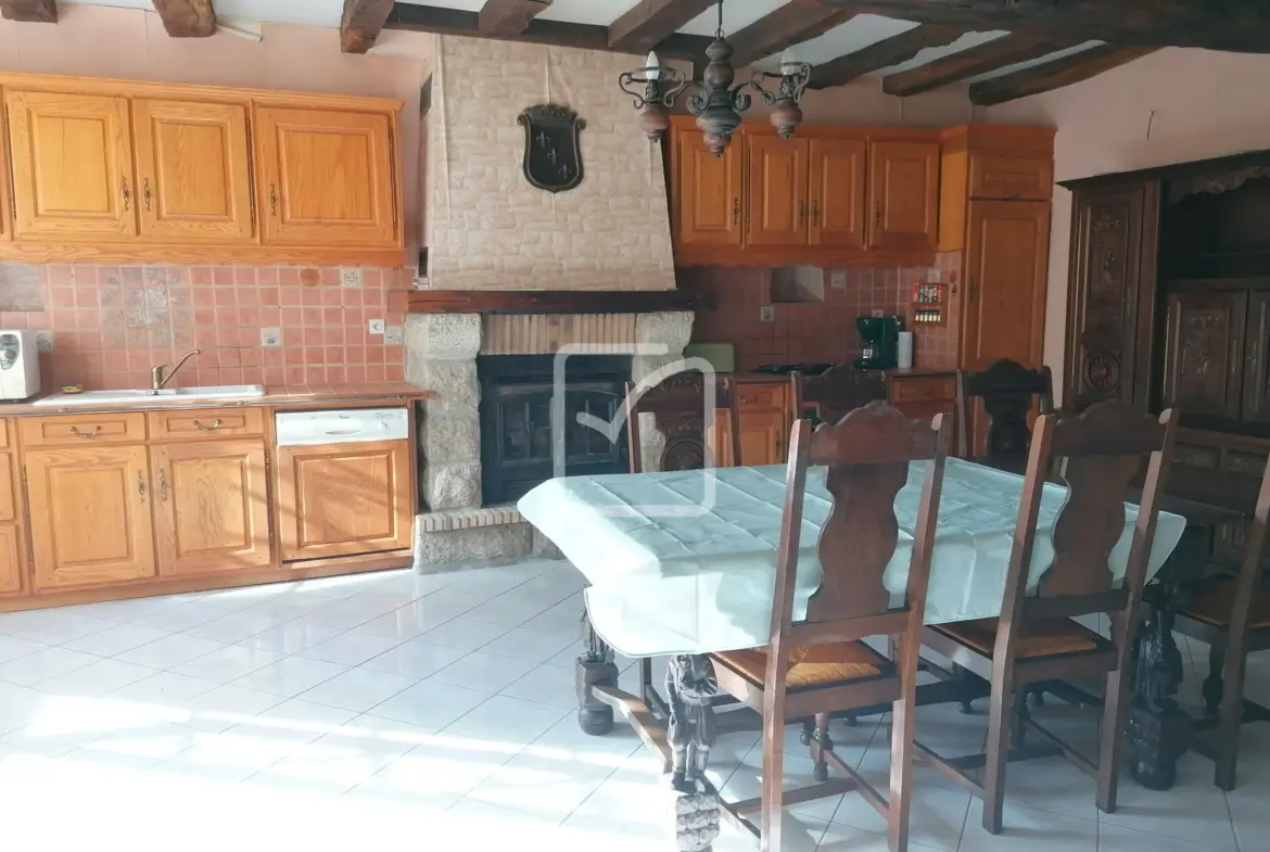 À vendre : Maison en pierre de 137 m2 à La Chapelle Caro 