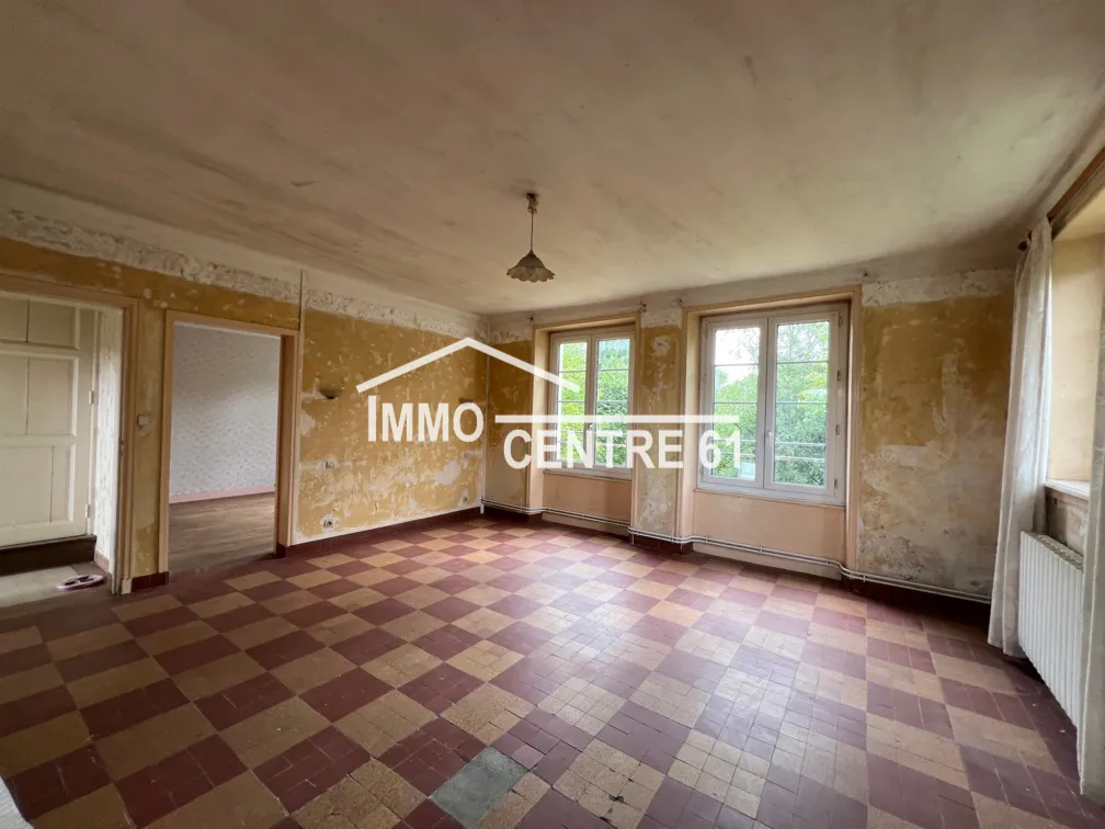 Maison en Pierre à Rénover à Carrouges - 96 800 € 