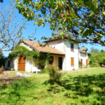 Belle maison auvergnate en pierre à vendre à St Santin Cantales