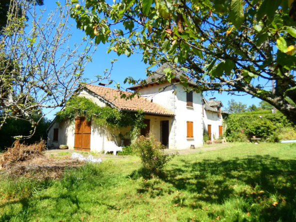 Belle maison auvergnate en pierre à vendre à St Santin Cantales