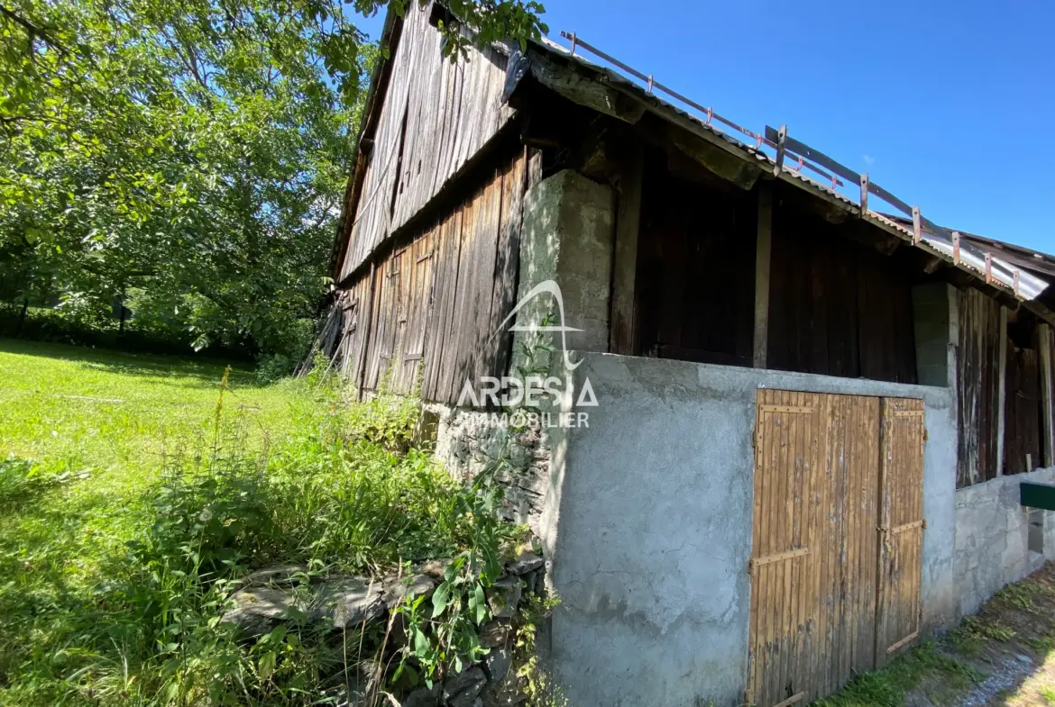 Terrain Constructible de 600 m2 à Saint Alban des Hurtieres 