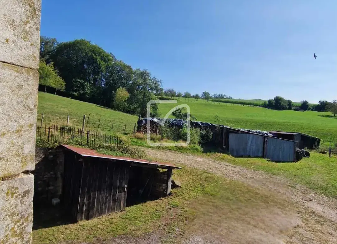 Ancien corps de ferme à rénover à Fougerolles 